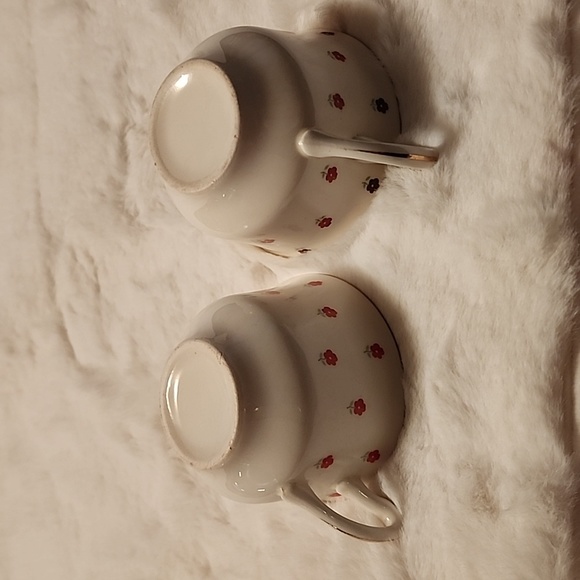 VINTAGE  🍵 TEACUPS FLOWERS DESIGNS / GOLD TRIM - Picture 2 of 4